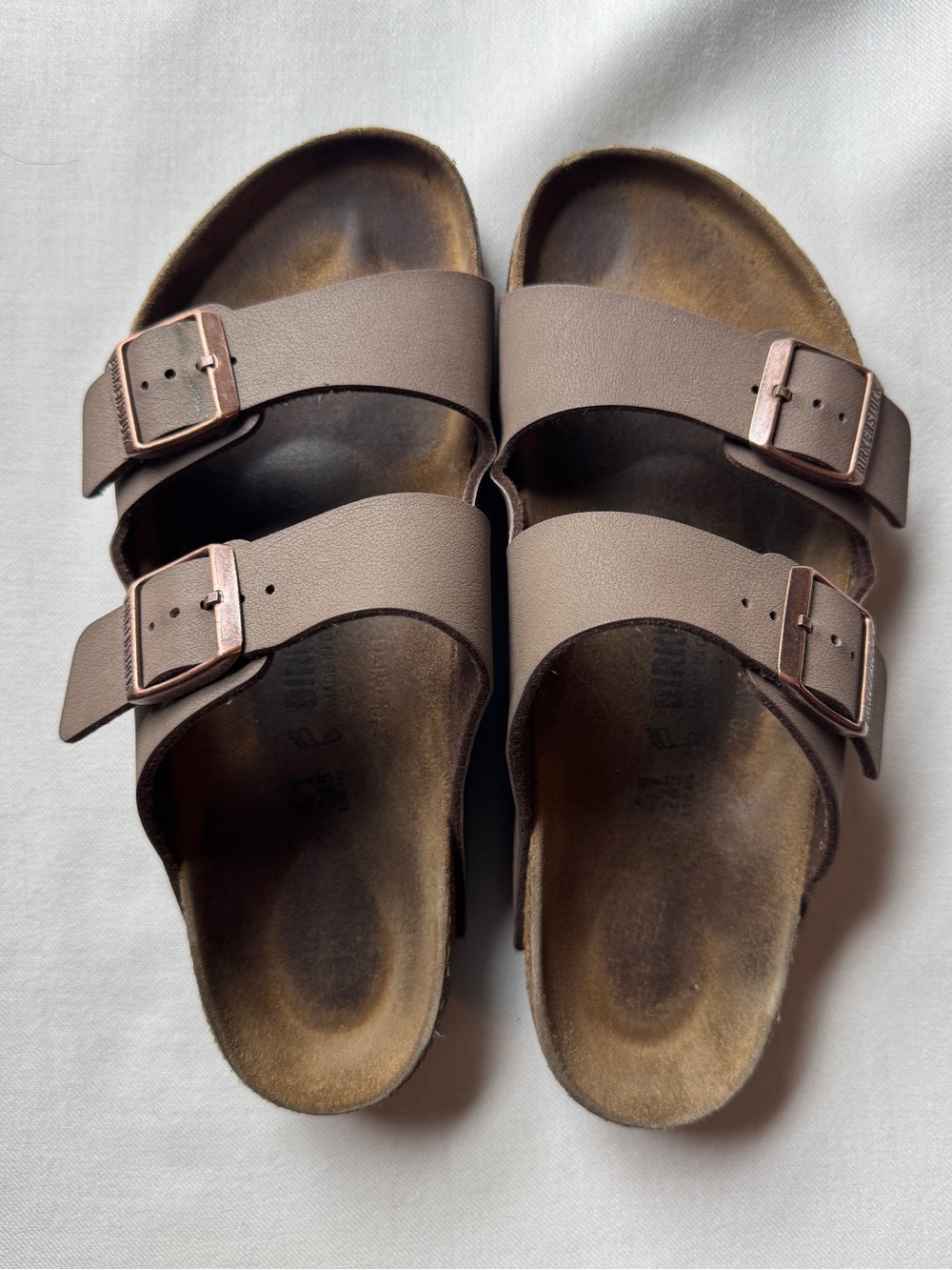 Birkenstock slipper size 41 fits like size 9 men